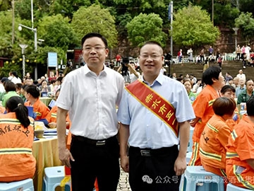 喜報(bào)|巴蜀液酒業(yè)集團(tuán)總工程師、貴州貴官醬酒業(yè)總經(jīng)理蒲剛榮獲赤水市五一勞動(dòng)獎(jiǎng)?wù)隆?貴州貴官醬酒業(yè)執(zhí)行總經(jīng)理顏書(shū)金榮獲赤水工匠